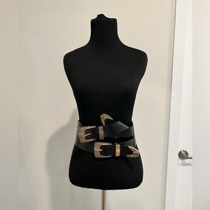 Wrap around belt, snaps in the back